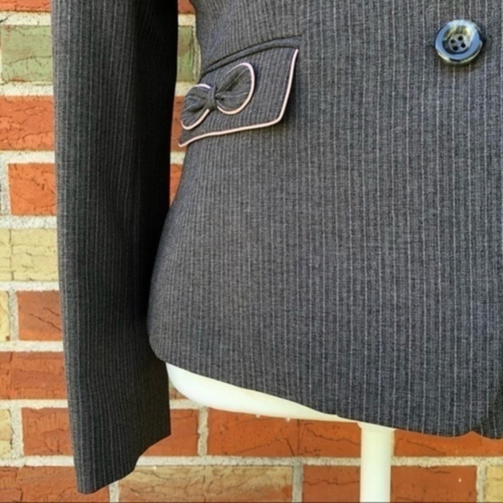 Tahari ASL Two Piece Striped Plisse Hem Gray Pink Jacket Skirt Set โค๏ธ - Picture 6 of 15